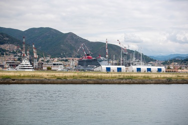 Genova, viaggio tra i cantieri aperti nel porto