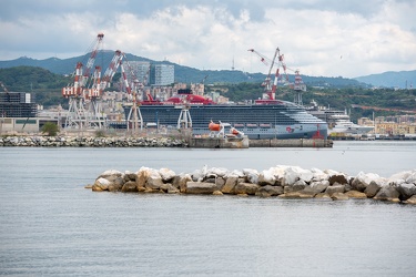 Genova, viaggio tra i cantieri aperti nel porto