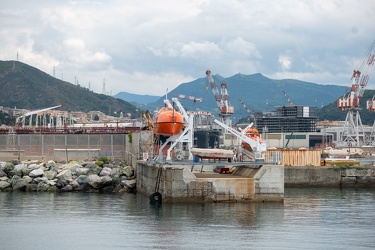 Genova, viaggio tra i cantieri aperti nel porto