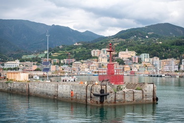 Genova, viaggio tra i cantieri aperti nel porto