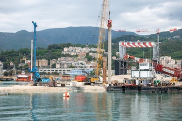 Genova, viaggio tra i cantieri aperti nel porto