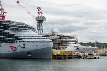 Genova, viaggio tra i cantieri aperti nel porto