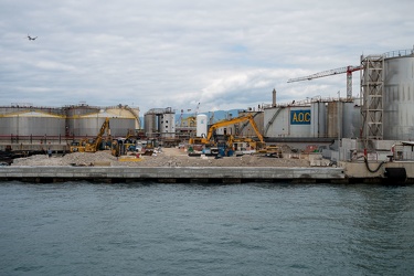 Genova, viaggio tra i cantieri aperti nel porto