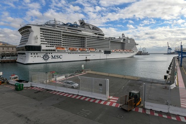 Genova, ponte dei mille, stazione marittima - nave crociera MSC 