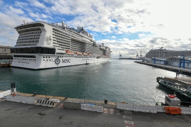 Genova, ponte dei mille, stazione marittima - nave crociera MSC 