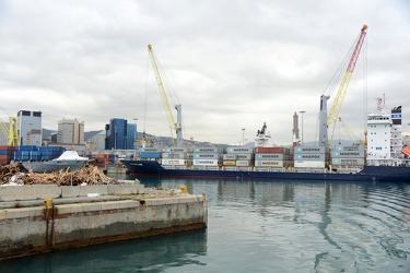 Genova dal mare - porto