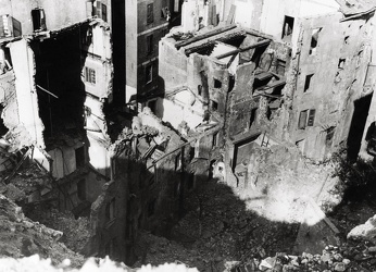 Genova - le rovine dopo le incursioni del 1944 - carignano