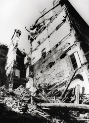 Genova - le rovine - Via Orefici 1943