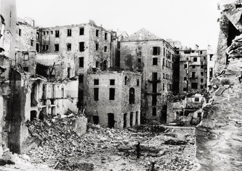 Genova - le rovine dopo le incursioni del 1942