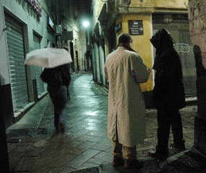 Genova, centro storico - intervista allo spacciatore anonimo di 