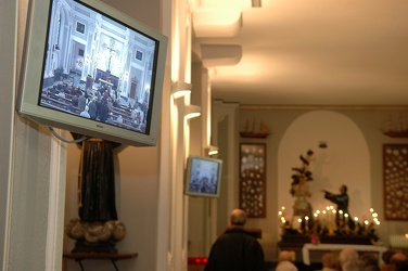 Genova - televisori in chiesa