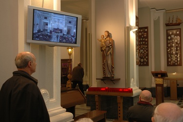 Genova - televisori in chiesa