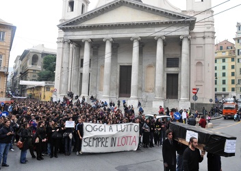 Genova - manifestazione corteo funebre uniGE