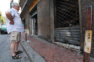 Genova - via Paleocapa - brucia una pizzeria