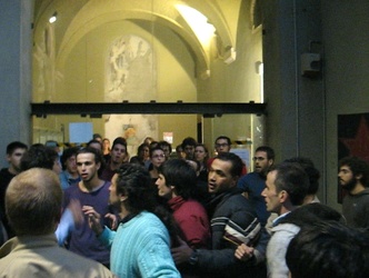 Genova - via Balbi 4 - scaramucce tra studenti
