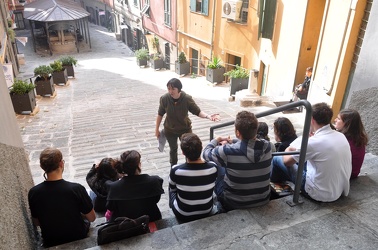 lezione in piazza GE2310008