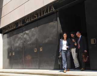 Genova - ex-assessore Morettini esce dal tribunale 