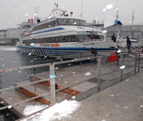 primi fiocchi di neve al porto antico