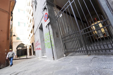 Genova - centro storico - parcheggi moto e cancelli