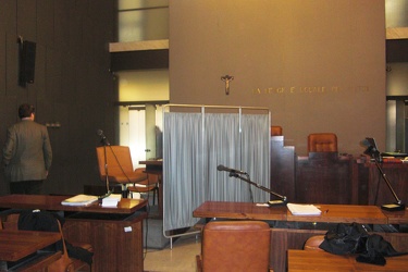 Genova - paravento in aula tribunale