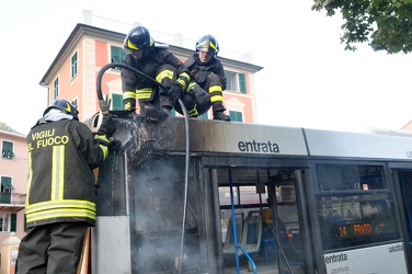 Ge - incendio autobus valbisagno