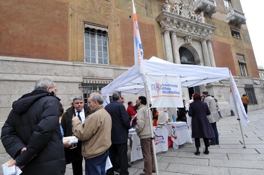 Genova - manifestazione consumatori prefettura