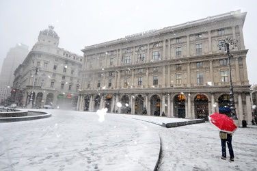 Genova - la città si sveglia nell'ovatta: nevica