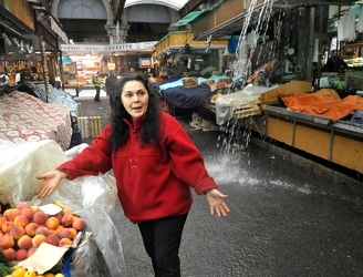 Genova - piove dentro il mercato orientale