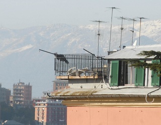 antenne sui tetti del capoluogo ligure