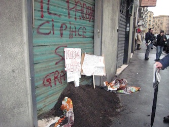 Genova - Via Napoli - atto vandalico politico contro lega