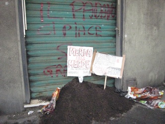 Genova - Via Napoli - atto vandalico politico contro lega