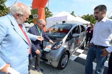 Genova - presentazione modelli automobile elettrica