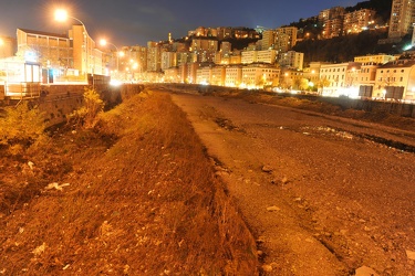 Genova - greto Bisagno inquadrato da Ponte Campanella