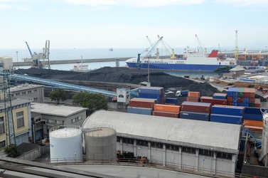 Genova - Ponte Etiopia - scontro tra due navi 