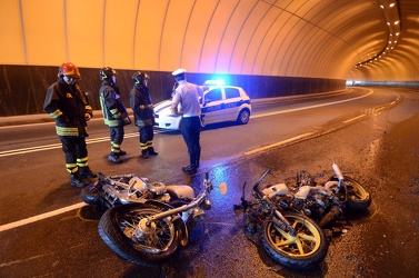 Genova - galleria Mameli - scontro tra moto