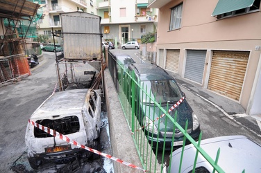 Genova, quarto - via G B Chiesa - incendio in un cantiere