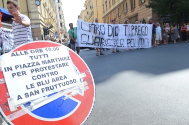 Genova - Piazza Martinez - protesta commercianti ambulanti
