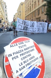 Genova - Piazza Martinez - protesta commercianti ambulanti