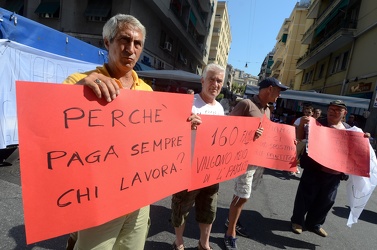 Genova - quartiere Marassi - protesta mercato Via Tortosa 