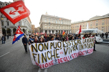 Genova - crisi economica - manifestazione studenti e attivisti
