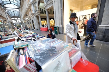 Genova - galleria Mazzini - piove sui libri