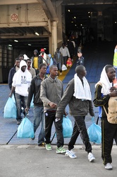 sbarco 592 migranti Ge12052011