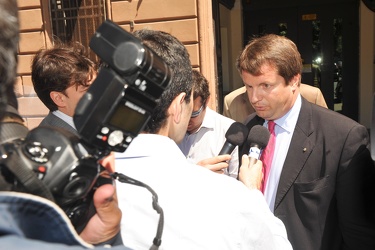 Ge - avv Paolo Bonanni esce dal carcere di Marassi