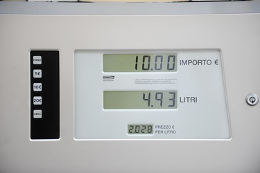 benzina sopra i due euro