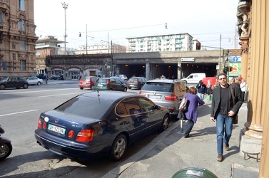 Genova - corso Torino - misteriosa auto intestata alla repubblic
