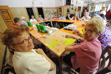 Genova - Sant'Eusebio - circolo arci con anziani che giocano a t