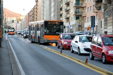 Genova - coda ai distributori in vista dello sciopero dei benzia