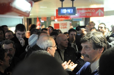 Genova - lavoratori fincantieri bloccano aeroporto C Colombo