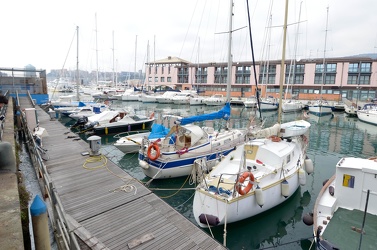 Genova - porto antico - morte sulla barca "the finger"