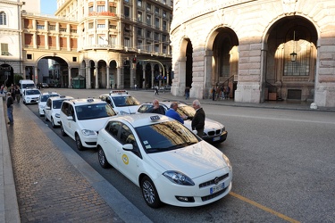 Genova - piazza De Ferrari - parcheggio taxi